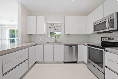 Купить виллу или дом в Корал-Гейблс, Флорида 3 спальни, 142.23м2, № 2049029 - фото 14