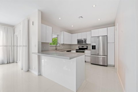 Купить виллу или дом в Корал-Гейблс, Флорида 3 спальни, 142.23м2, № 2049029 - фото 13