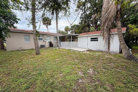 Villa ou maison à vendre à St. Lucie, Floride: 2 chambres, 107.58 m2 № 2077434 - photo 20