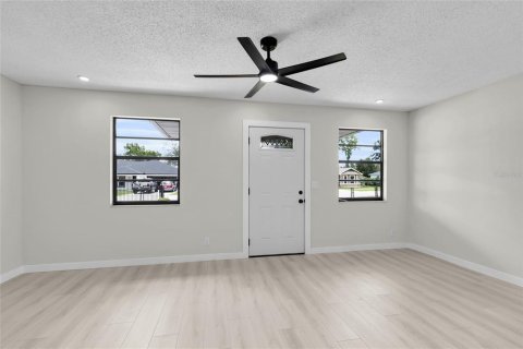 House in Summerfield, Florida 3 bedrooms, 105.91 sq.m. № 2095083 - photo 5