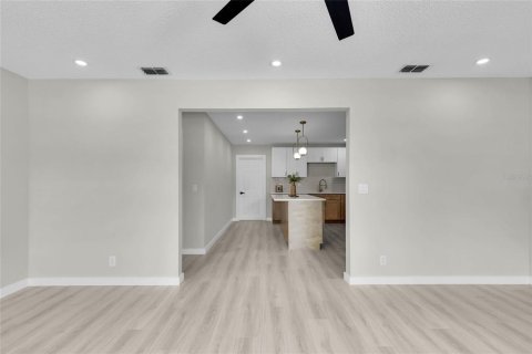 House in Summerfield, Florida 3 bedrooms, 105.91 sq.m. № 2095083 - photo 4