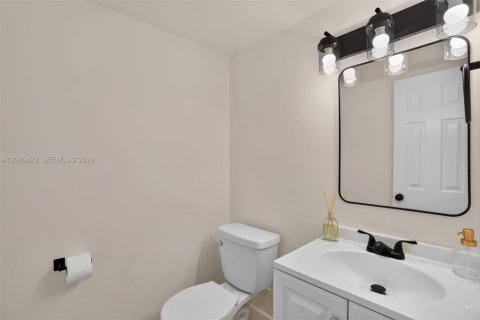 Townhouse in Surfside, Florida 3 bedrooms, 178.37 sq.m. № 2388074 - photo 14