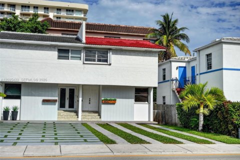 Townhouse in Surfside, Florida 3 bedrooms, 178.37 sq.m. № 2388074 - photo 3