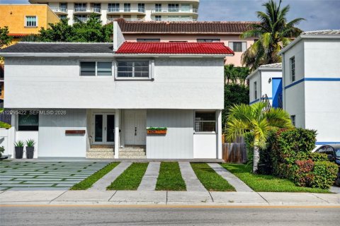 Townhouse in Surfside, Florida 3 bedrooms, 178.37 sq.m. № 2388074 - photo 4