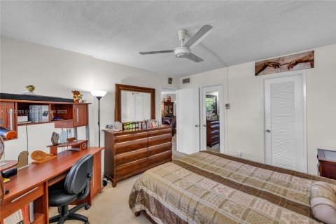 Condo in Deerfield Beach, Florida, 2 bedrooms  № 1930926 - photo 11