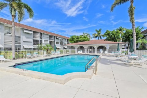 Condo in Deerfield Beach, Florida, 2 bedrooms  № 1930926 - photo 18