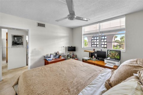 Condo in Deerfield Beach, Florida, 2 bedrooms  № 1930926 - photo 13