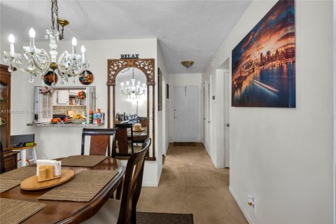 Condo in Deerfield Beach, Florida, 2 bedrooms  № 1930926 - photo 15