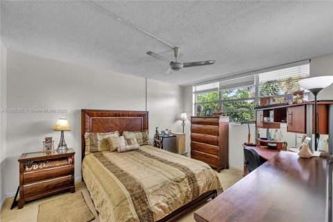 Condo in Deerfield Beach, Florida, 2 bedrooms  № 1930926 - photo 12