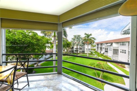 Condo in Deerfield Beach, Florida, 2 bedrooms  № 1930926 - photo 20