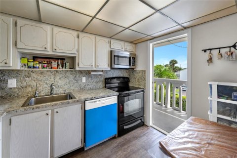 Condo in Deerfield Beach, Florida, 2 bedrooms  № 1930926 - photo 6