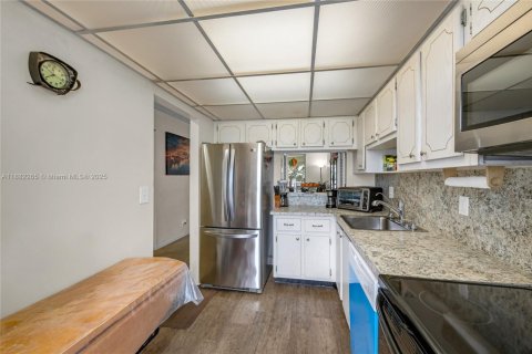 Condo in Deerfield Beach, Florida, 2 bedrooms  № 1930926 - photo 7