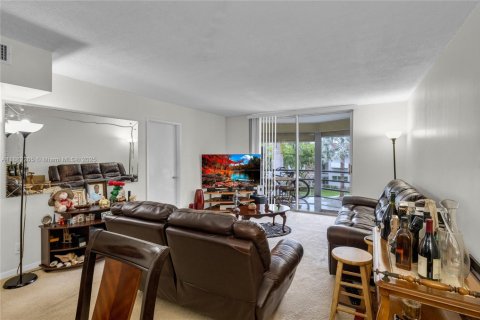 Condo in Deerfield Beach, Florida, 2 bedrooms  № 1930926 - photo 17