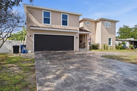 Casa en Saint Petersburg, Florida 5 dormitorios, 269.79 m2 № 2330306
