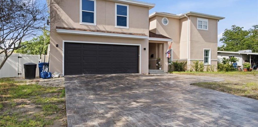 Villa ou maison à Saint Petersburg, Floride 5 chambres, 269.79 m2 № 2330306
