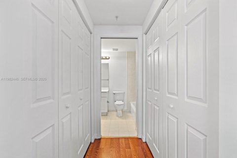 Condominio en alquiler en Miami, Florida, 2 dormitorios, 92.53 m2 № 2049359 - foto 22