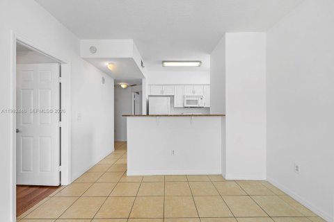 Condominio en alquiler en Miami, Florida, 2 dormitorios, 92.53 m2 № 2049359 - foto 14