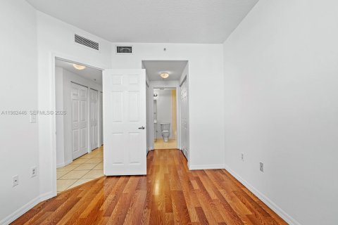 Condominio en alquiler en Miami, Florida, 2 dormitorios, 92.53 m2 № 2049359 - foto 23