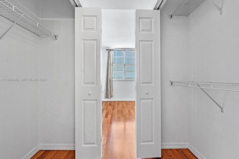 Condominio en alquiler en Miami, Florida, 2 dormitorios, 92.53 m2 № 2049359 - foto 21