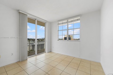 Condominio en alquiler en Miami, Florida, 2 dormitorios, 92.53 m2 № 2049359 - foto 12