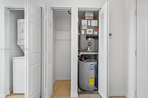 Condominio en alquiler en Miami, Florida, 2 dormitorios, 92.53 m2 № 2049359 - foto 26