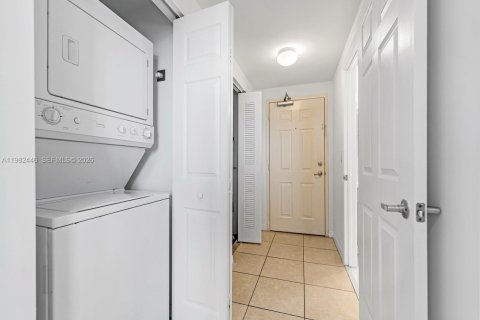 Condominio en alquiler en Miami, Florida, 2 dormitorios, 92.53 m2 № 2049359 - foto 27