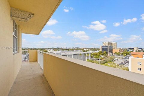 Condominio en alquiler en Miami, Florida, 2 dormitorios, 92.53 m2 № 2049359 - foto 7