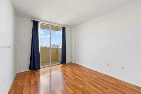 Condominio en alquiler en Miami, Florida, 2 dormitorios, 92.53 m2 № 2049359 - foto 19