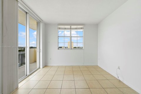 Condominio en alquiler en Miami, Florida, 2 dormitorios, 92.53 m2 № 2049359 - foto 13