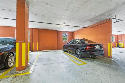 Condominio en alquiler en Miami, Florida, 2 dormitorios, 92.53 m2 № 2049359 - foto 28