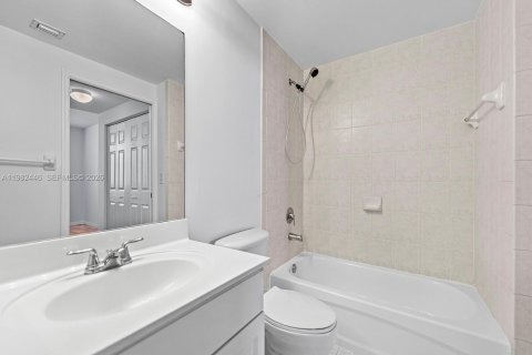 Condominio en alquiler en Miami, Florida, 2 dormitorios, 92.53 m2 № 2049359 - foto 25