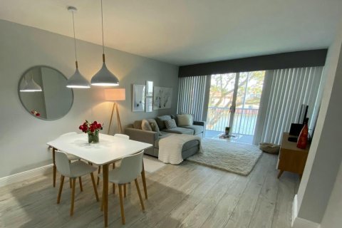 Снять в аренду кондоминиум в Майами, Флорида 4 комнаты, 75.81м2, № 2187252 - фото 3
