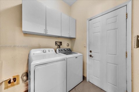 Снять в аренду виллу или дом в Пемброк-Пайнс, Флорида 4 спальни, 201.78м2, № 1990460 - фото 19