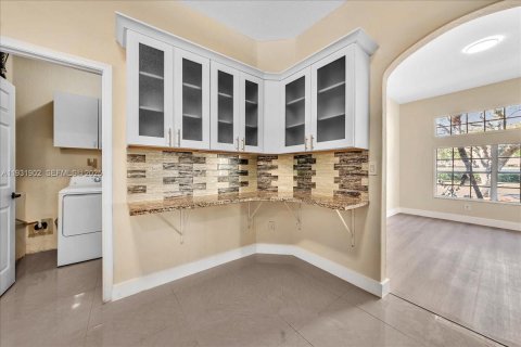 Снять в аренду виллу или дом в Пемброк-Пайнс, Флорида 4 спальни, 201.78м2, № 1990460 - фото 16