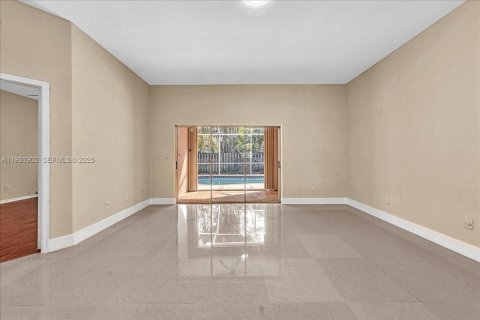 Снять в аренду виллу или дом в Пемброк-Пайнс, Флорида 4 спальни, 201.78м2, № 1990460 - фото 24