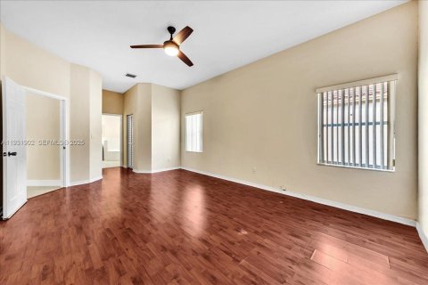 Снять в аренду виллу или дом в Пемброк-Пайнс, Флорида 4 спальни, 201.78м2, № 1990460 - фото 28