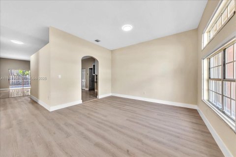 Снять в аренду виллу или дом в Пемброк-Пайнс, Флорида 4 спальни, 201.78м2, № 1990460 - фото 11