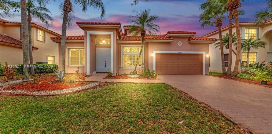 Дом в Пемброк-Пайнс, Флорида 4 спальни, 201.78м2 № 1990460