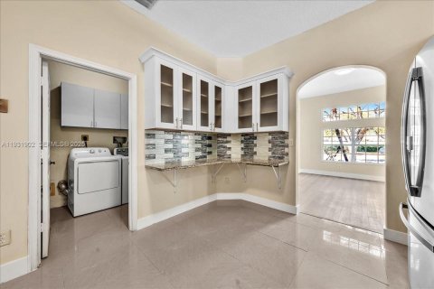 Снять в аренду виллу или дом в Пемброк-Пайнс, Флорида 4 спальни, 201.78м2, № 1990460 - фото 15