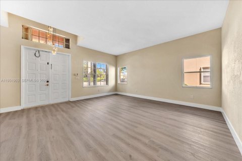 Снять в аренду виллу или дом в Пемброк-Пайнс, Флорида 4 спальни, 201.78м2, № 1990460 - фото 9