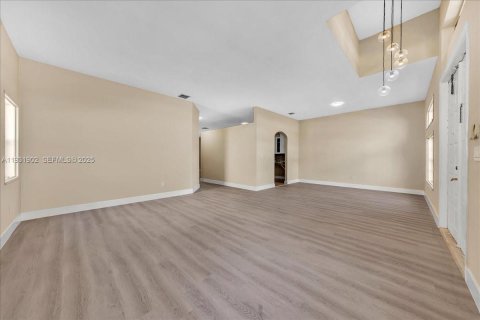 Снять в аренду виллу или дом в Пемброк-Пайнс, Флорида 4 спальни, 201.78м2, № 1990460 - фото 7