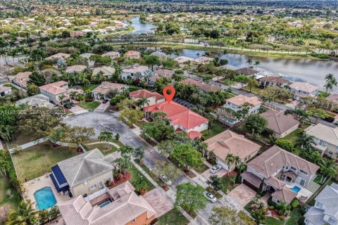 Снять в аренду виллу или дом в Пемброк-Пайнс, Флорида 4 спальни, 201.78м2, № 1990460 - фото 4