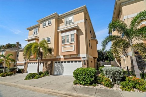 Adosado en venta en Tarpon Springs, Florida, 3 dormitorios, 206.71 m2 № 1446967 - foto 1