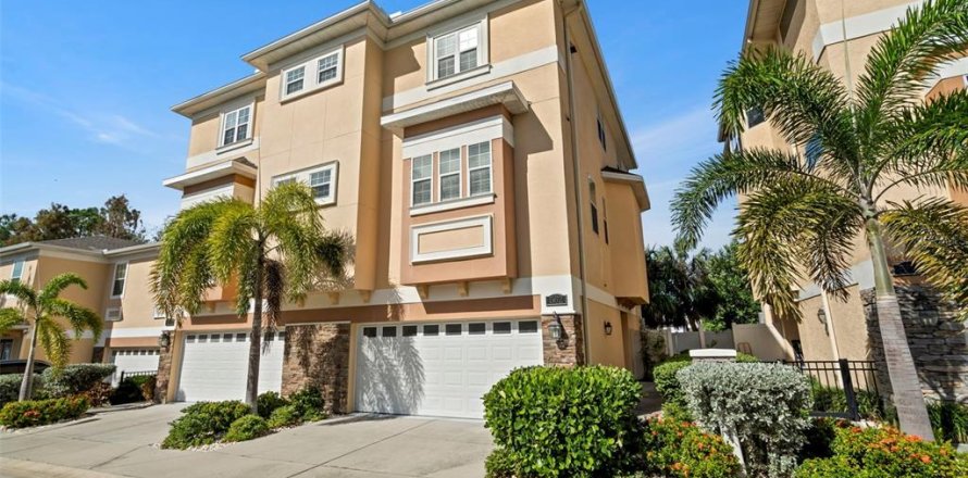 Adosado en Tarpon Springs, Florida 3 dormitorios, 206.71 m2 № 1446967