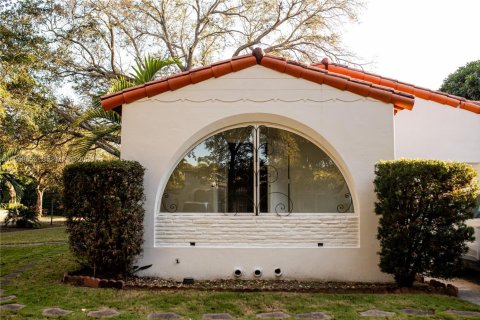 House in Coral Gables, Florida 3 bedrooms, 139.54 sq.m. № 2080559 - photo 6
