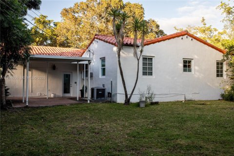 House in Coral Gables, Florida 3 bedrooms, 139.54 sq.m. № 2080559 - photo 8