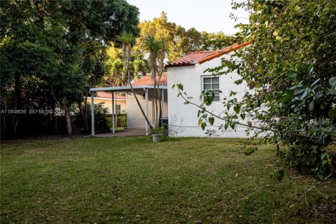 House in Coral Gables, Florida 3 bedrooms, 139.54 sq.m. № 2080559 - photo 10