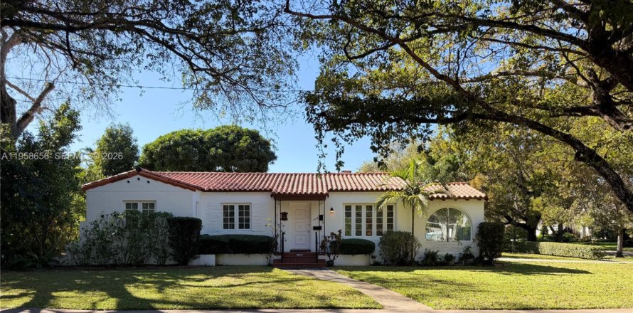 House in Coral Gables, Florida 3 bedrooms, 139.54 sq.m. № 2080559
