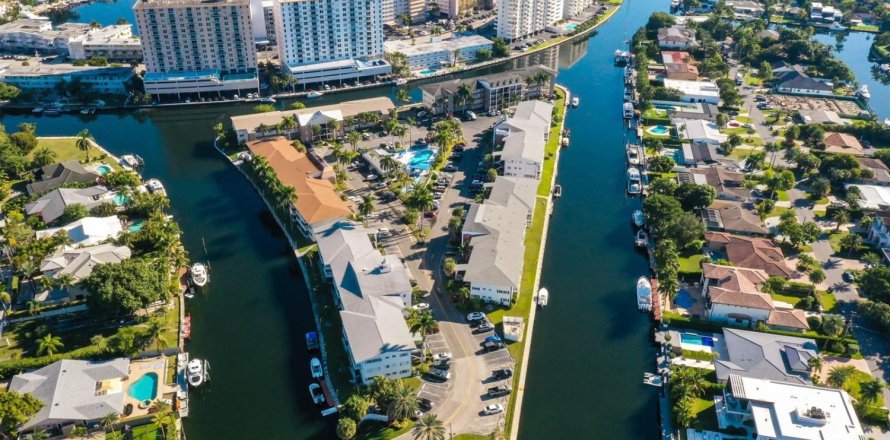 Propiedad comercial en Hallandale Beach, Florida № 2184160