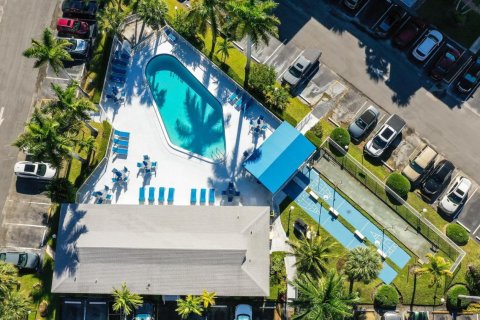 Propiedad comercial en venta en Hallandale Beach, Florida № 2184160 - foto 24